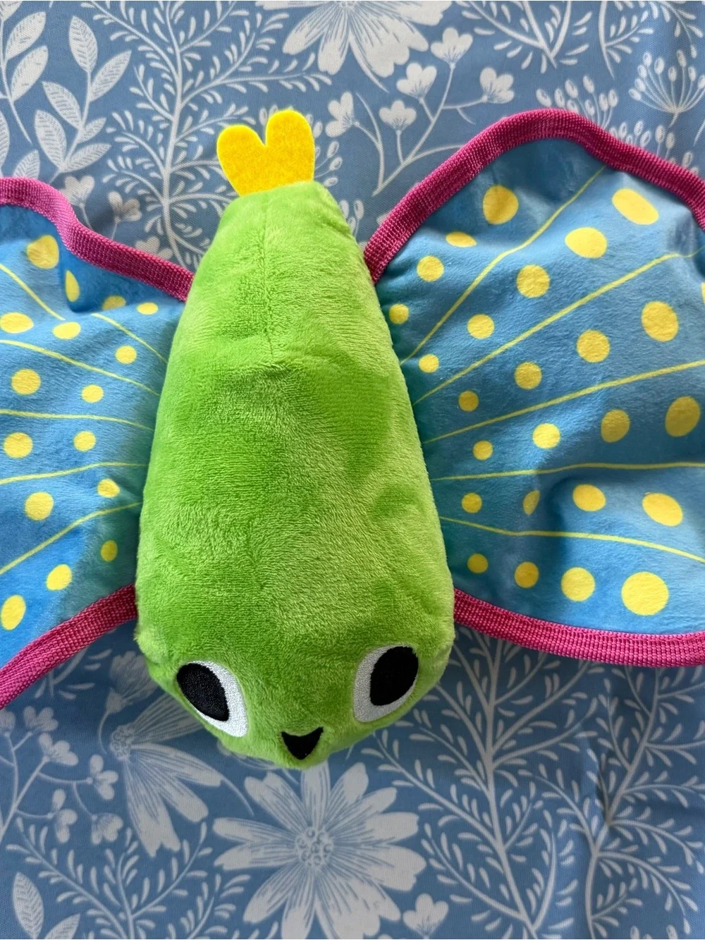 Flying Fish Dog Toy with Blue Polka-Dot Wings - Picture 2 of 5